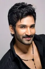 Aadhi Pinisetty in Sarrainodu